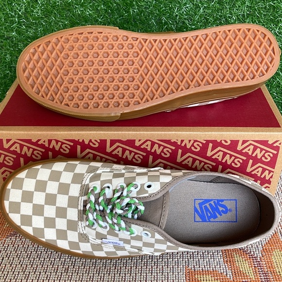 Vans WMNS Authentic
Checkerboard Moon Rock
VN0009PVCH8
Sneakers - Picture 3 of 16